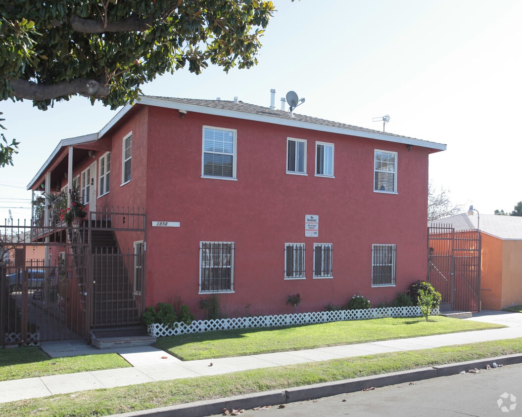 Building Photo - 1858-1862 Magnolia Ave