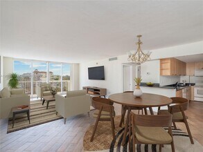 Building Photo - 10350 W Bay Harbor Dr