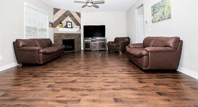 Foto del edificio - 2560 McNeil Circle ~ Haymount