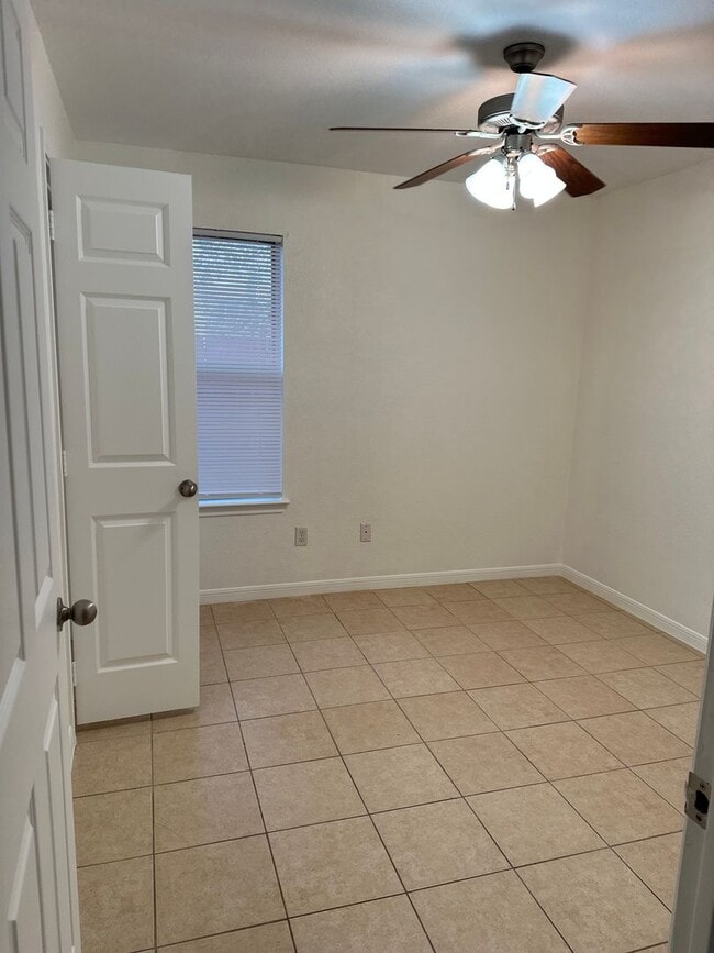 Building Photo - 4100 Elms Run Cir