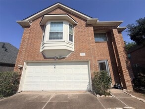 Building Photo - 12211 Meadow Crest Ct