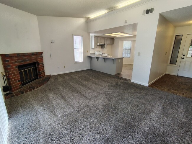 Building Photo - 932 Inez Dr