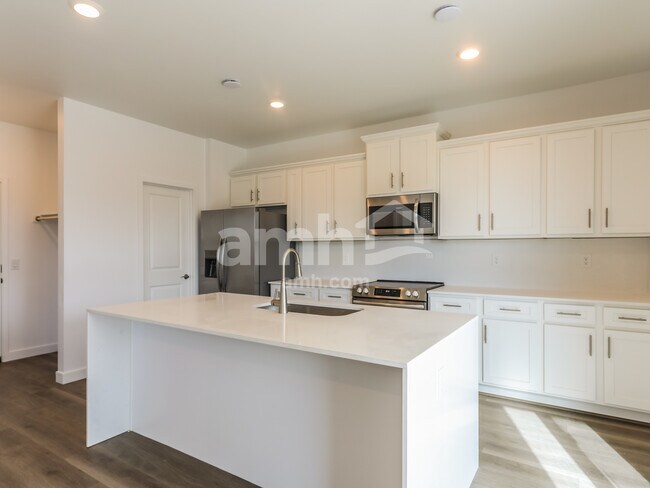 Foto del edificio - 12279 Thunder Creek Pky