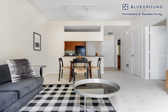 Foto del edificio - 100 McLellan Drive