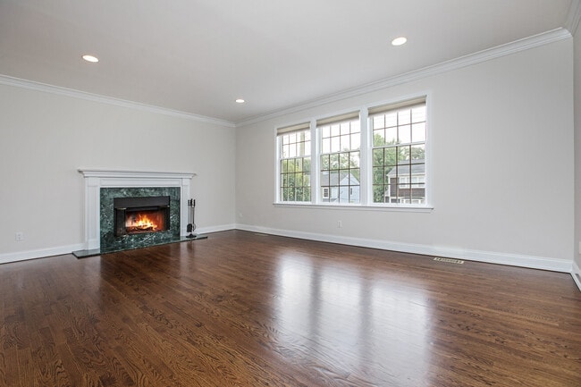 Foto del edificio - 423 English Pl