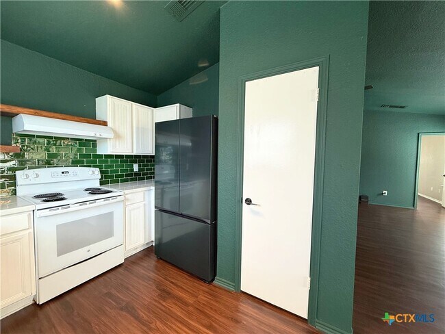 Foto del edificio - 1813 Cedar Ln