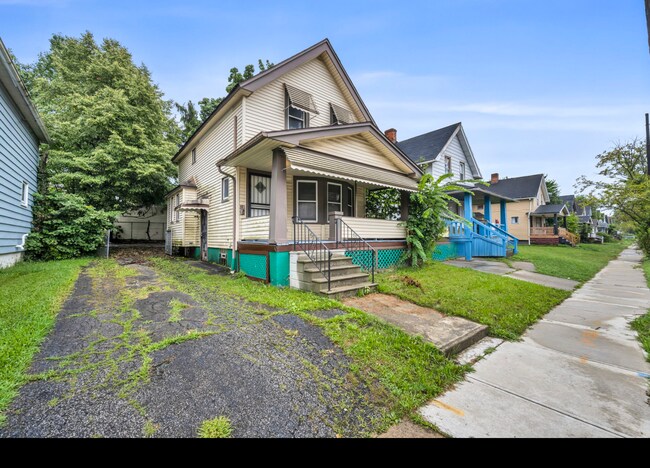 Building Photo - 3605 E 105th St