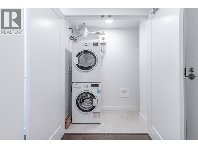 Photo du bâtiment - 3331-3NO3 No. 3 Road