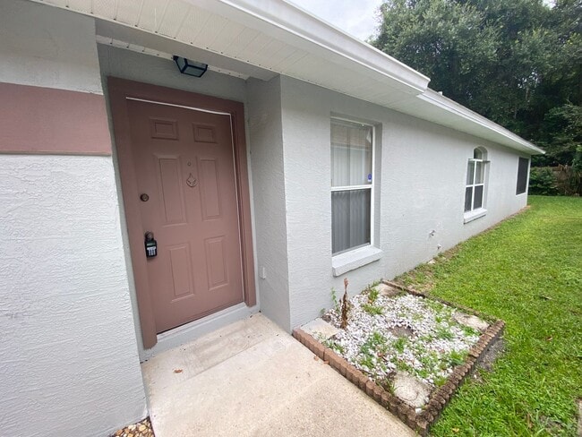 Building Photo - 3 BEDROOM WITH OVERSIZED PATIO