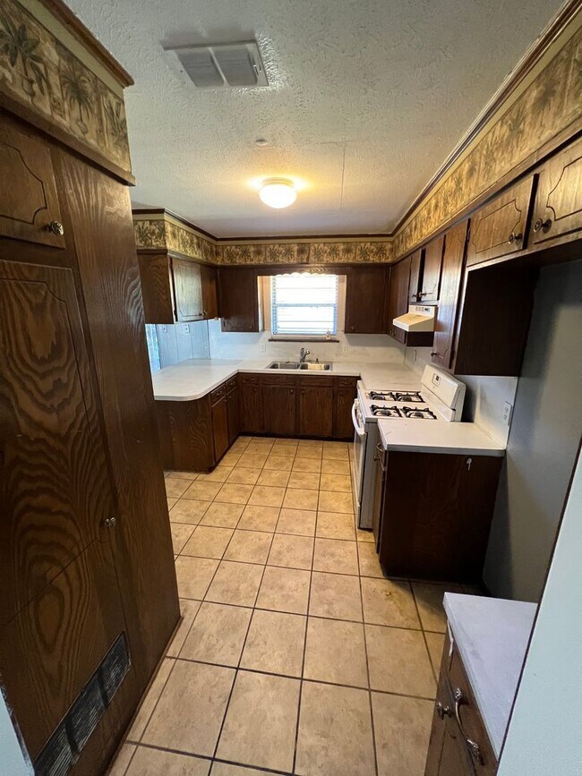 Foto del edificio - 3042 Lone Oak Dr