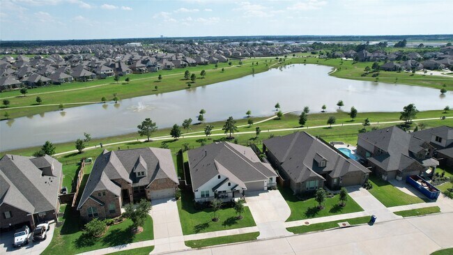 Building Photo - 7335 Laguna Lake Dr