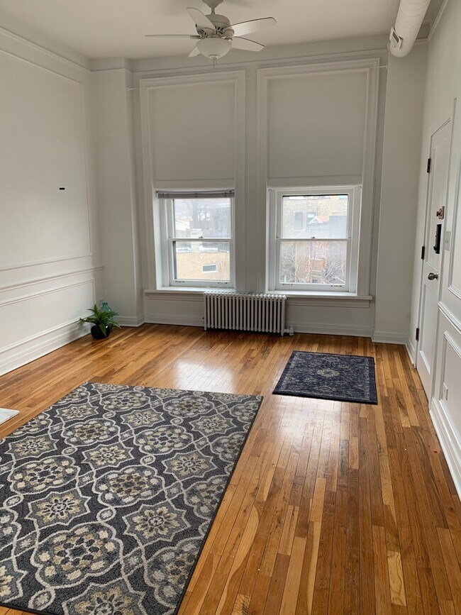 Living room V2 - 344 W Armitage Ave