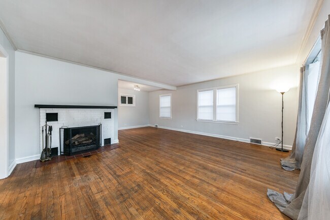 Building Photo - 5252 Lee Ave