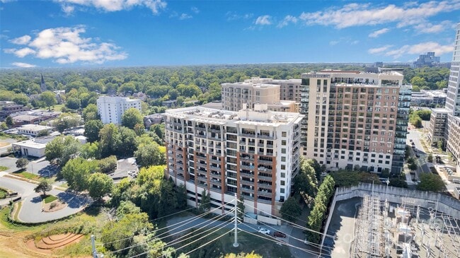 Building Photo - 701 Royal Ct
