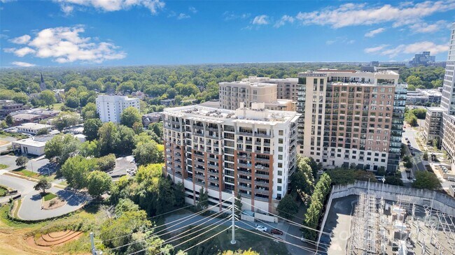 Foto del edificio - 701 Royal Ct