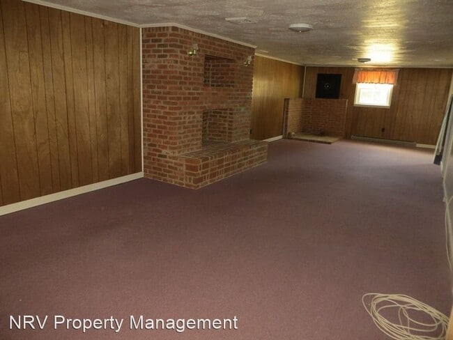 Building Photo - 4 br, 2 bath House - 815 N. Drive