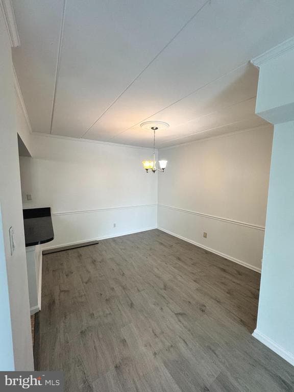 Foto del edificio - 273 E Village Rd