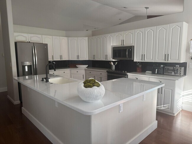 Foto del edificio - 1774 Primrose Ln