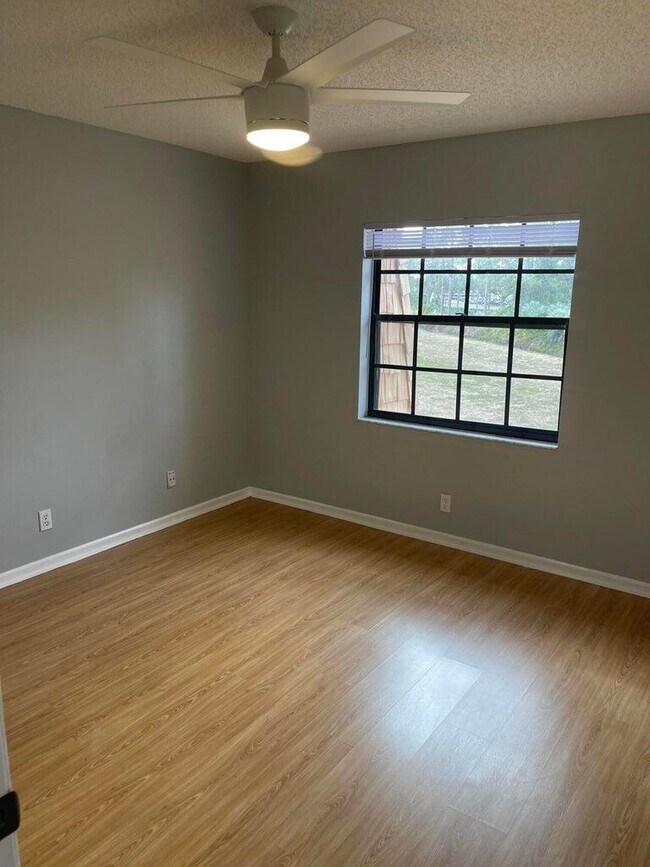 Foto del edificio - 4237 Oak Terrace Dr