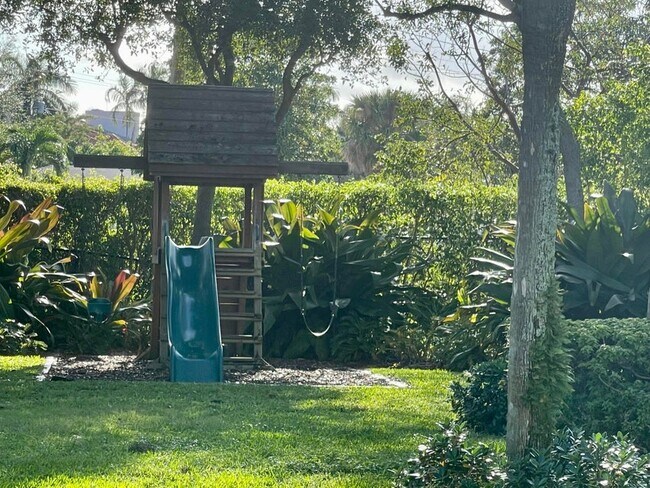 Foto del edificio - 926 Kokomo Key Ln