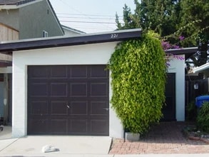 Building Photo - 221 Highland Dr