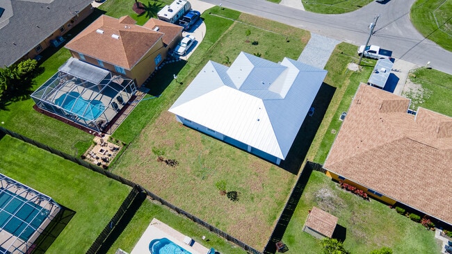 Building Photo - 5271 NW Mayfield Ln