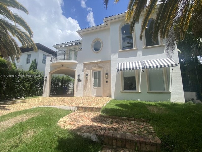 Building Photo - 2422 S Miami Ave