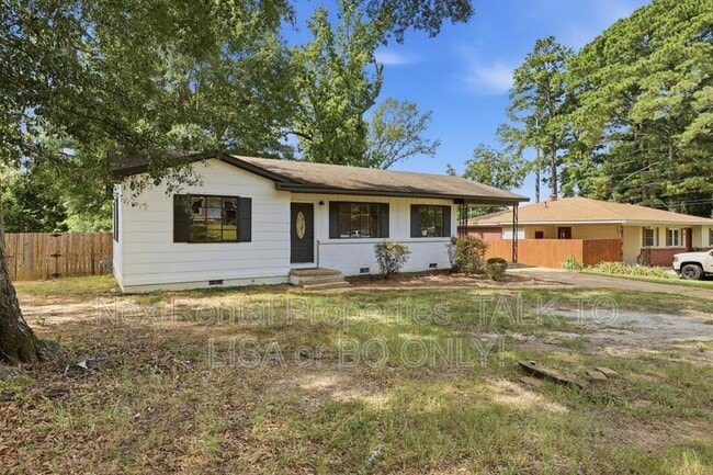 Building Photo - 2033 Carolyn Ln