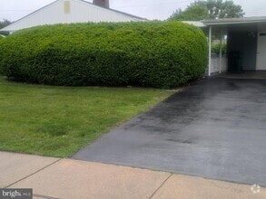 Building Photo - 25 Glenwood Ln
