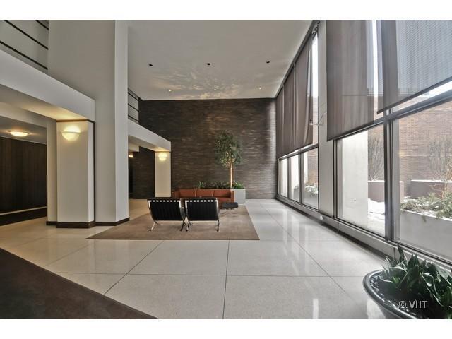 Lobby - 5455 N Sheridan Rd
