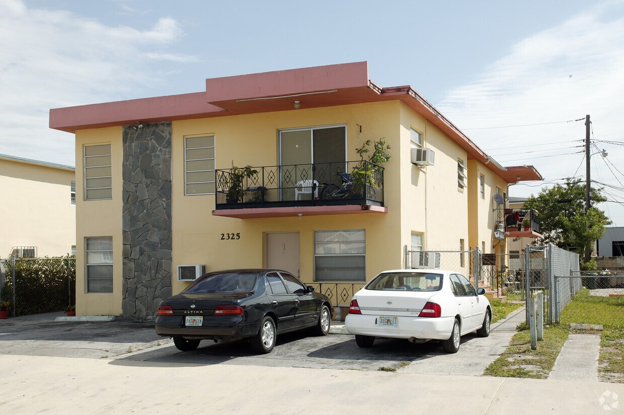 Primary Photo - 2325 W 9th Ln