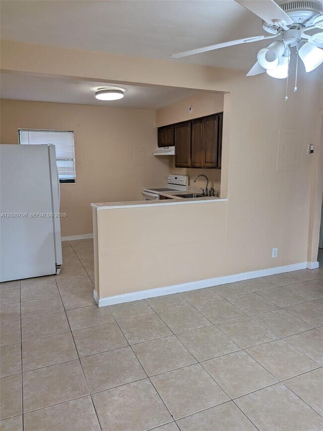 Foto del edificio - 6425 SW 22nd St