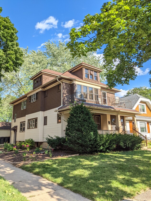 Corner house, clark and center, lower unit available - 2576 N 70th St