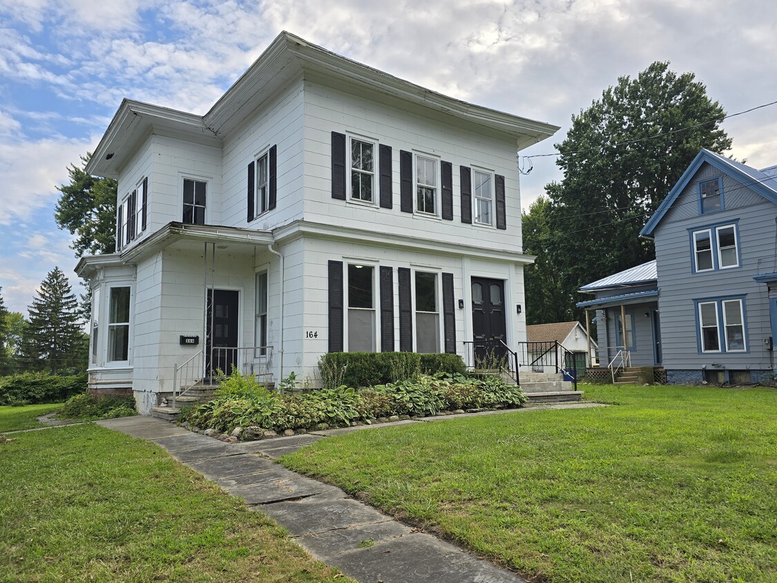 Foto principal - 164 W Genesee St