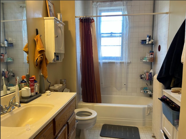 bathroom - 430 4th St NE