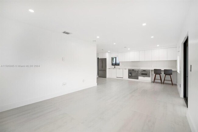 Building Photo - 3668 SW 26th St
