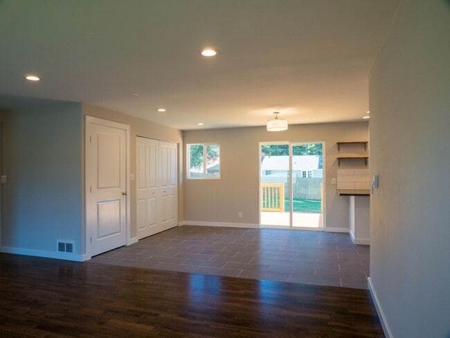 Building Photo - 3Bd/1Ba Edmonds House