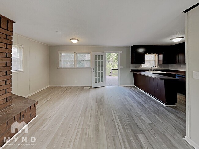 Building Photo - 716 2nd Pl