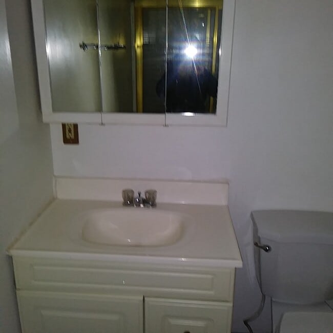 Building Photo - 197 Acorn St