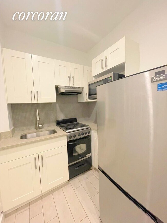 Building Photo - 404 W 46th St