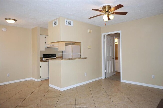 Foto del edificio - Available August!! One Bed, One Bath Downs...