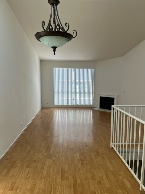 Building Photo - 450 N Van Ness Ave