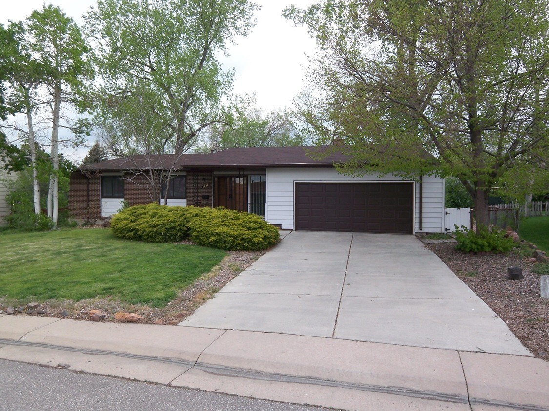 8451 E Briarwood Blvd, Centennial, CO 80112 House for Rent in
