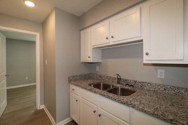 Building Photo - 203 S 1st St