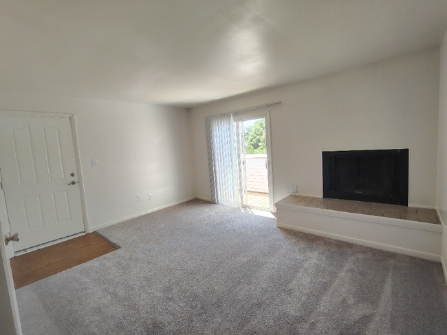 Building Photo - 600 Reusens Rd