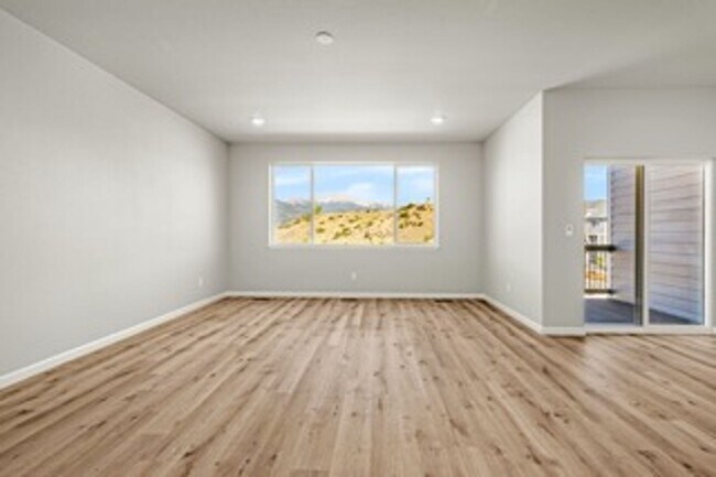 Foto del edificio - Brand New Luxury Townhome with Unparalleled Pikes Peak & Front Range Views