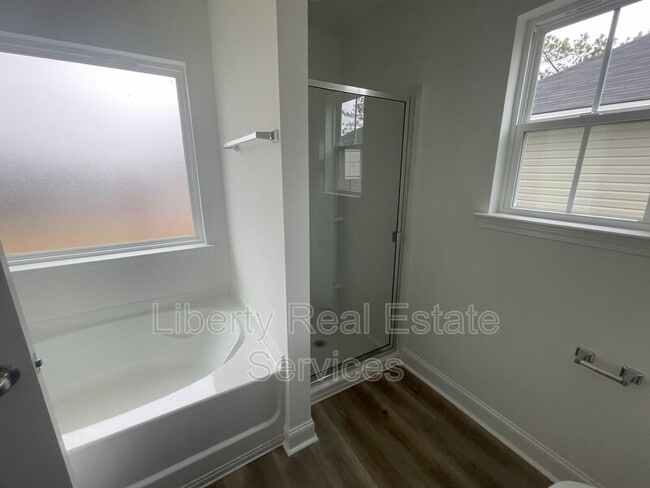 Foto del edificio - 144 Centennial Ct