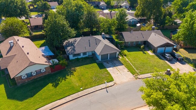 Building Photo - Beautiful home in North Edmond
