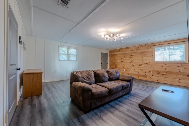 Foto del edificio - 1021 Plainview Dr