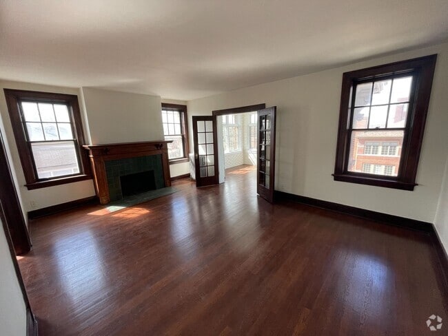 Building Photo - Large 3 Bedroom in Herron Morton 2200/Sq. Ft.